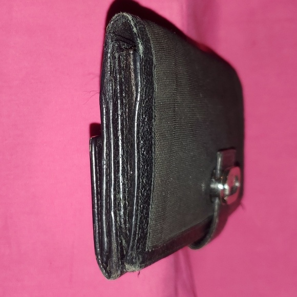 Authentic GUCCI WALLET* - Picture 4 of 13